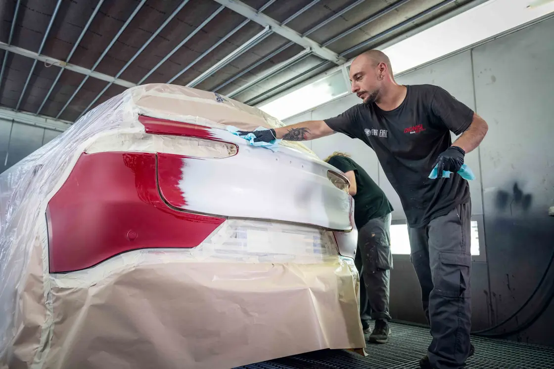 Preparazione di un intervento di carrozzeria · Dionisi Rent&Service · dionisigroup.it