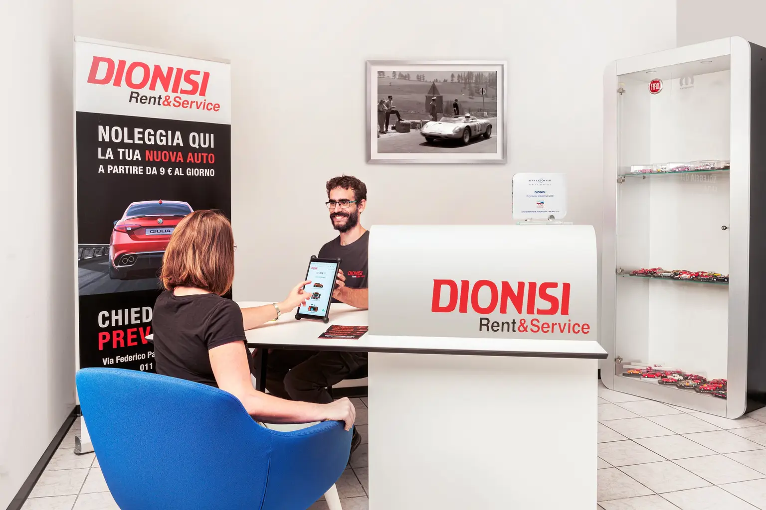 Accoglienza clienti al banco Dionisi Rent&Service · Dionisi Rent&Service · dionisigroup.it