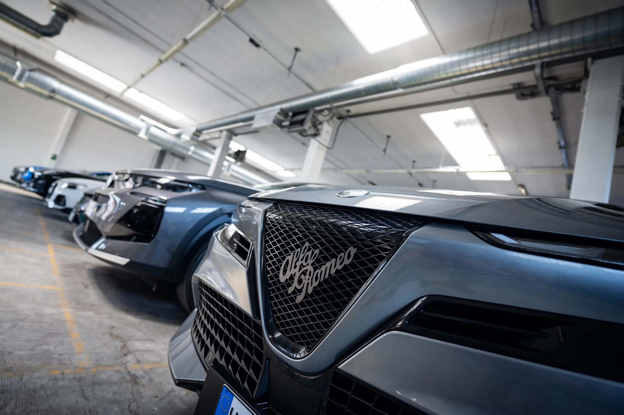 Le auto a noleggio Dionisi in fila nell’autorimessa di Torino · Dionisi Rent&Service · dionisigroup.it
